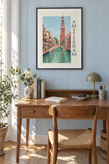 Poster canale di Amsterdam, case a timpano e biciclette sul ponte: incorniciato alla parete