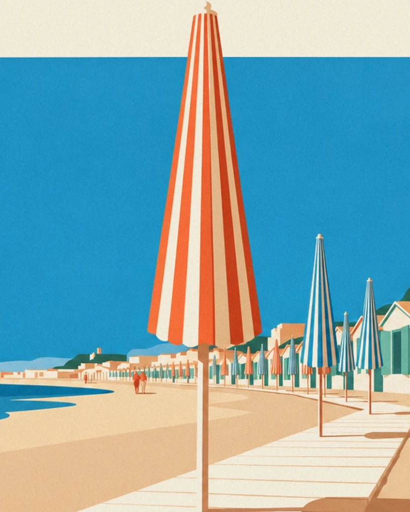 Il grande ombrellone a righe arancioni e crema davanti agli ombrelloni blu e alle Planches di Deauville