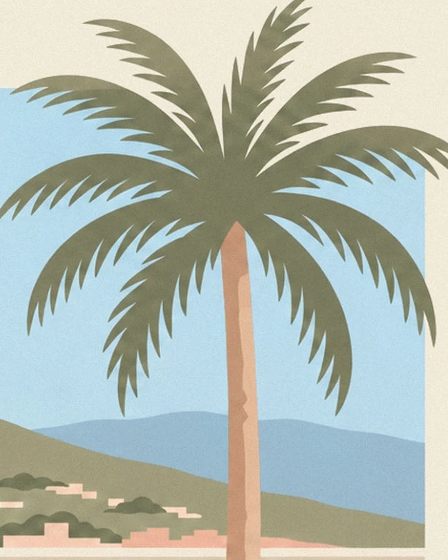 La palma con fronde verde oliva e tronco ocra davanti alle colline blu