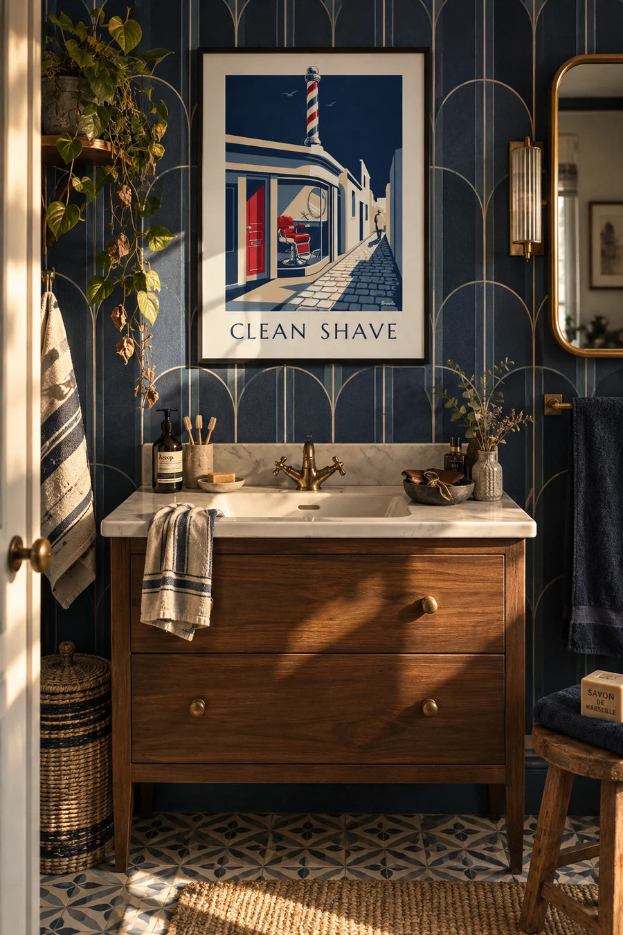 Poster barber shop con poltrona da barbiere e rasoio a mano libera: poster incorniciato al muro