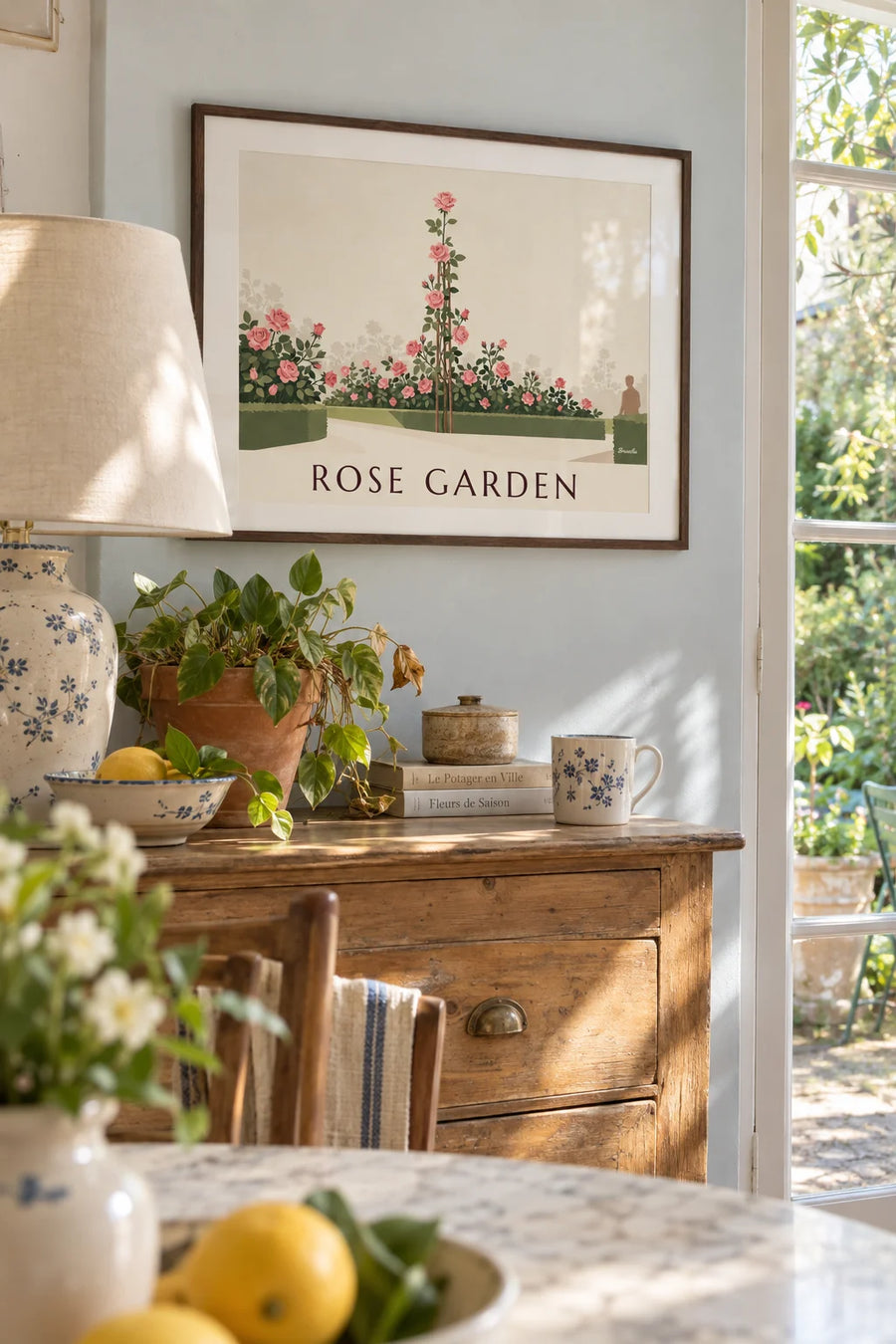 Poster con rosa rampicante in stampa botanica: con cornice alla parete