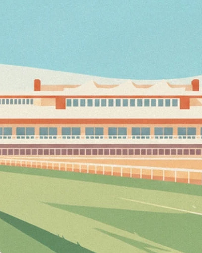 La tribuna dalle facciate crema e arancioni, dietro gli steccati bianchi della pista
