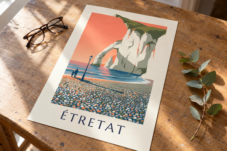 Poster scogliere bianche di Étretat al tramonto: appoggiato su un tavolo