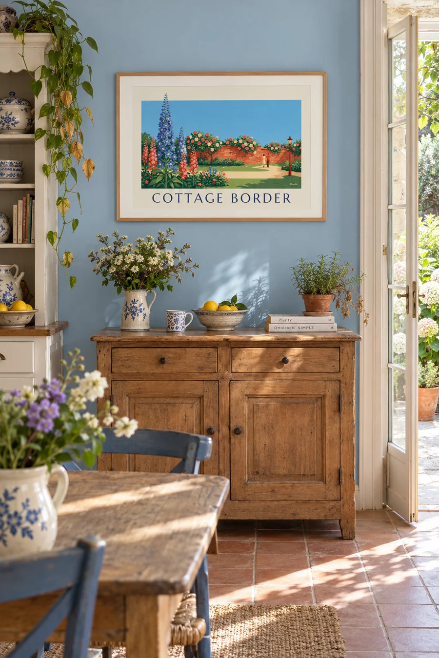 Affiche massif de delphiniums bleus dans un jardin anglais : encadrée au mur