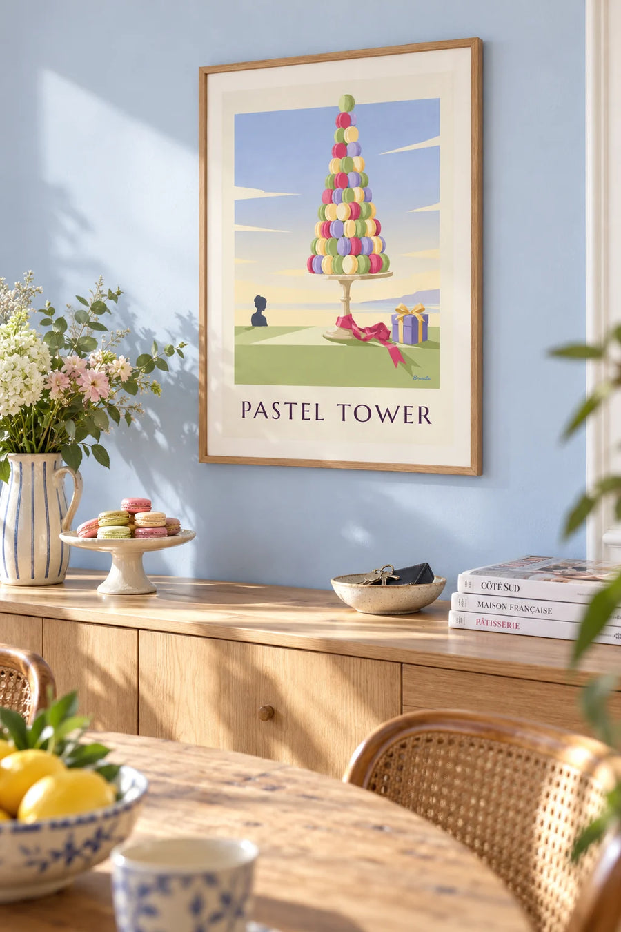Affiche pyramide de macarons colorés en pâtisserie : encadrée au mur