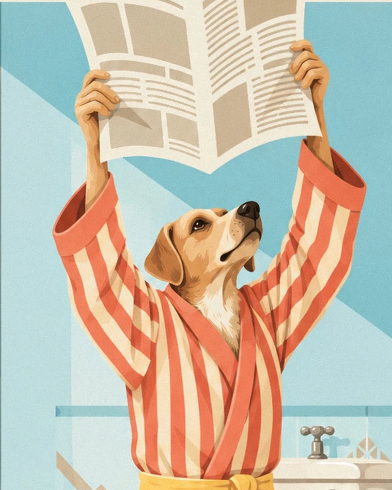Le chien en peignoir rayé orange et crème, journal déployé à bout de pattes