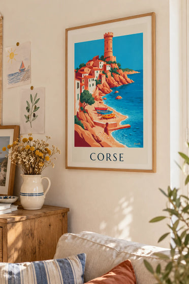 Poster villaggio costiero, torre genovese e barche in Corsica: incorniciato alla parete