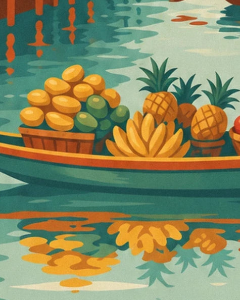 Une barque chargée de bananes, d’ananas et de fruits jaunes et verts sur l’eau