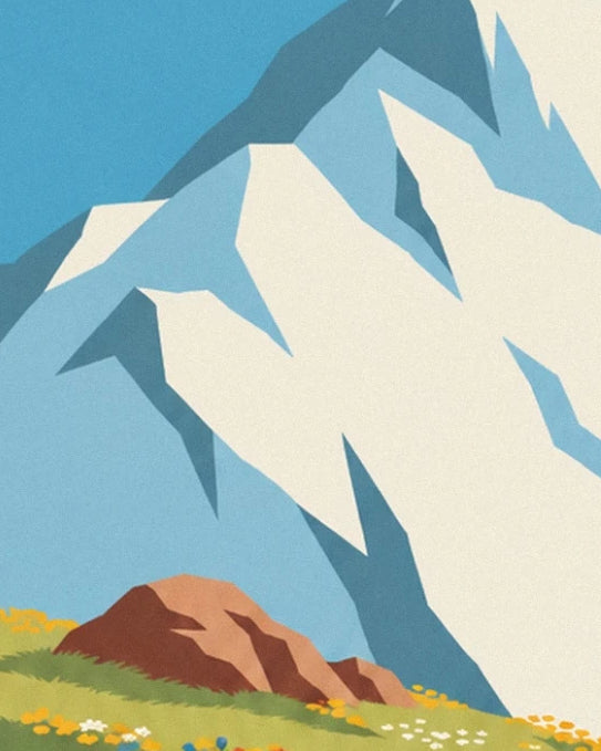 Les sommets enneigés des Alpes au-dessus des rochers et de la prairie fleurie