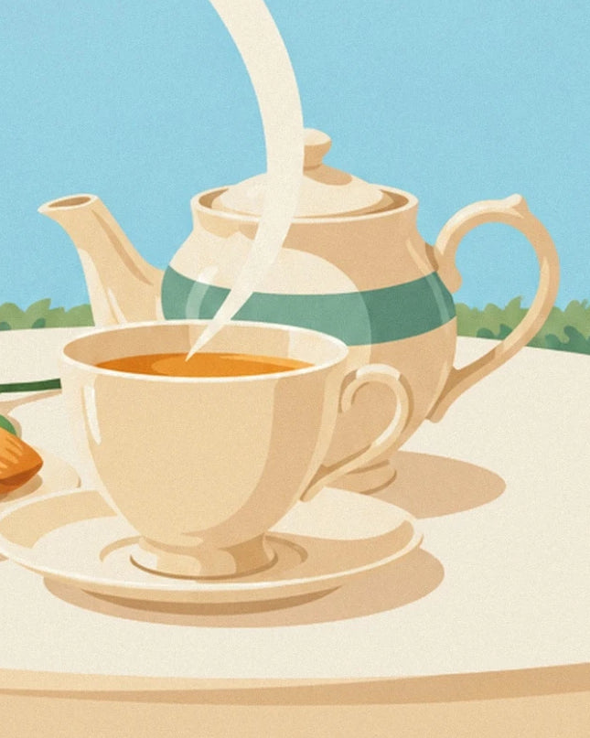 Une tasse de thé fumant et une théière crème à bande verte sur la table de jardin