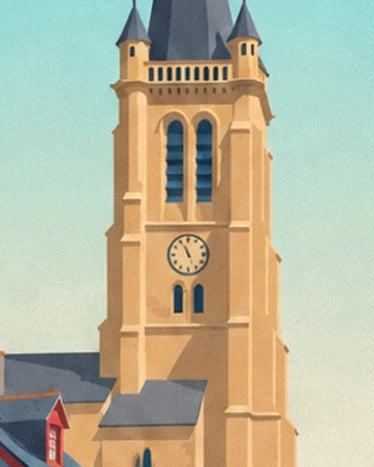 Le clocher ocre à horloge, ses baies jumelles et ses petites tourelles