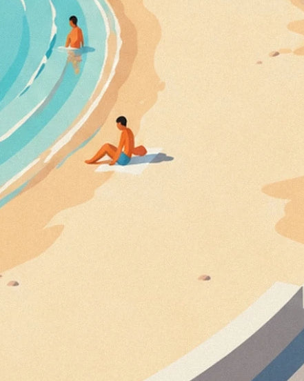 Un baigneur assis sur le sable doré et un autre dans les vagues turquoise