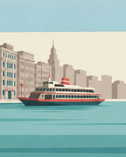 Un bateau blanc et rouge sur le Huangpu turquoise, devant les immeubles du Bund