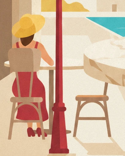 Una donna con un vestito rosso e un cappello giallo seduta su una terrazza accanto a una sedia vuota