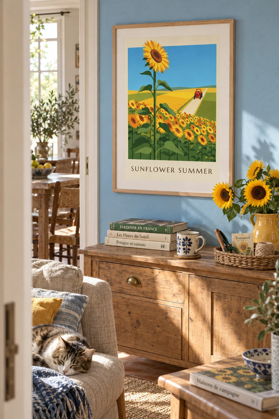 Poster campi di girasoli e piccolo trattore rosso in estate: incorniciato alla parete