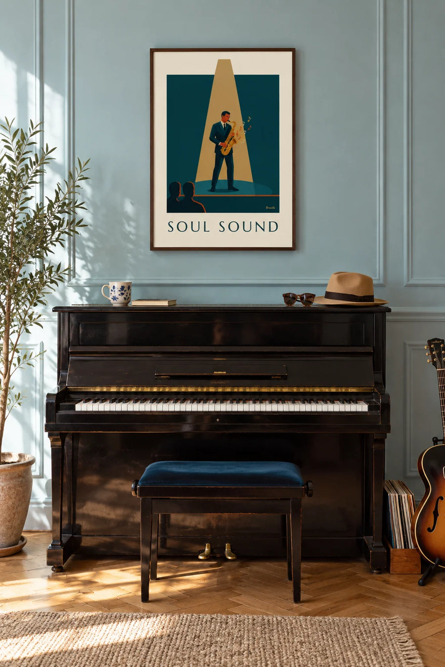 Poster con sassofono dorato sotto un fascio di luce jazz: incorniciato alla parete