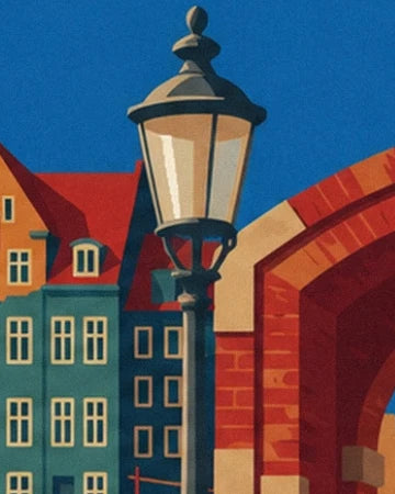 Un vecchio lampione davanti alle facciate colorate e a un arco di mattoni rossi a Nyhavn