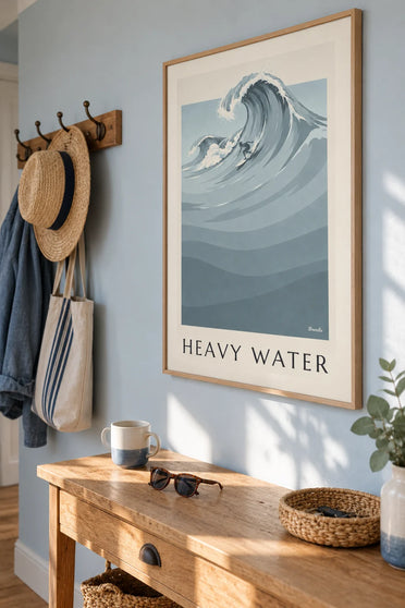 Affiche surfeur et vague géante en camaïeu gris-bleu : encadrée au mur