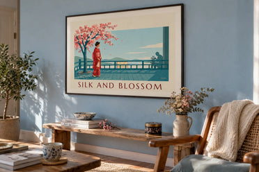Poster di una donna giapponese in kimono rosso sotto un ciliegio in fiore: incorniciato alla parete