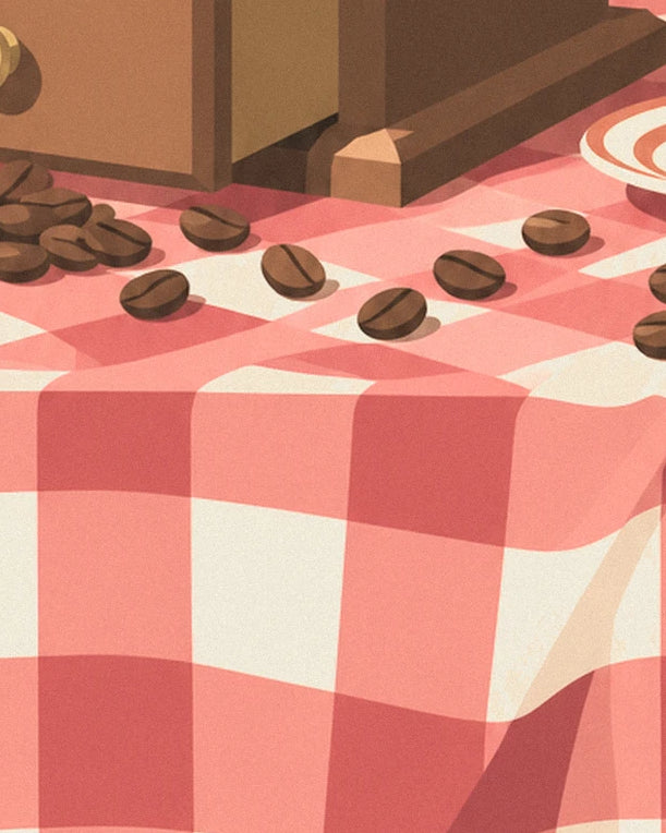 Chicchi di caffè sparsi sulla tovaglia a quadri rossi e bianchi ai piedi del macinacaffè