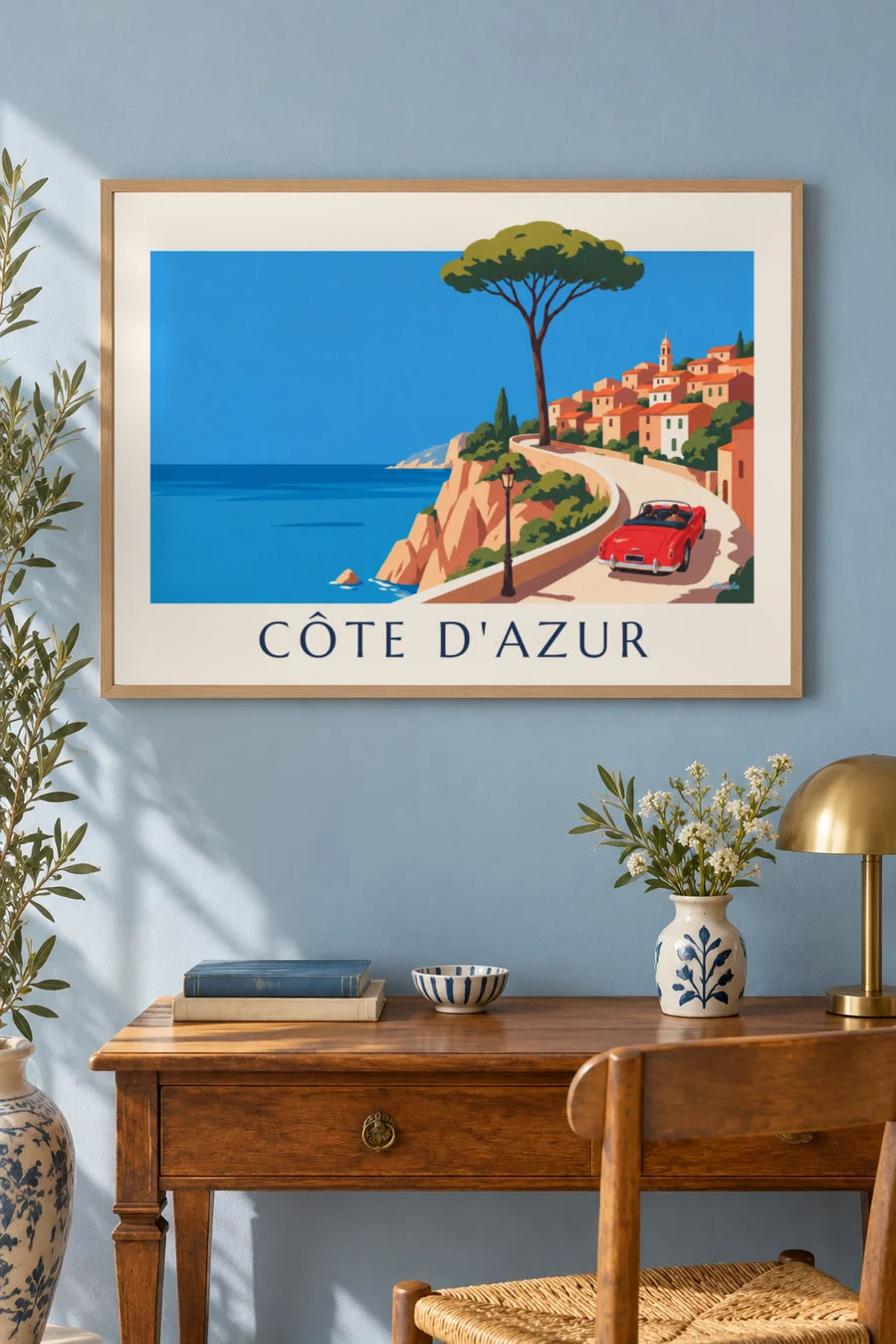 Poster cabriolet rossa sulla strada panoramica della Costa Azzurra: con cornice appeso al muro