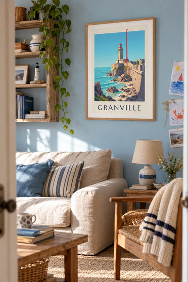 Poster faro bianco con lanterna rossa sugli scogli di Granville: incorniciato alla parete
