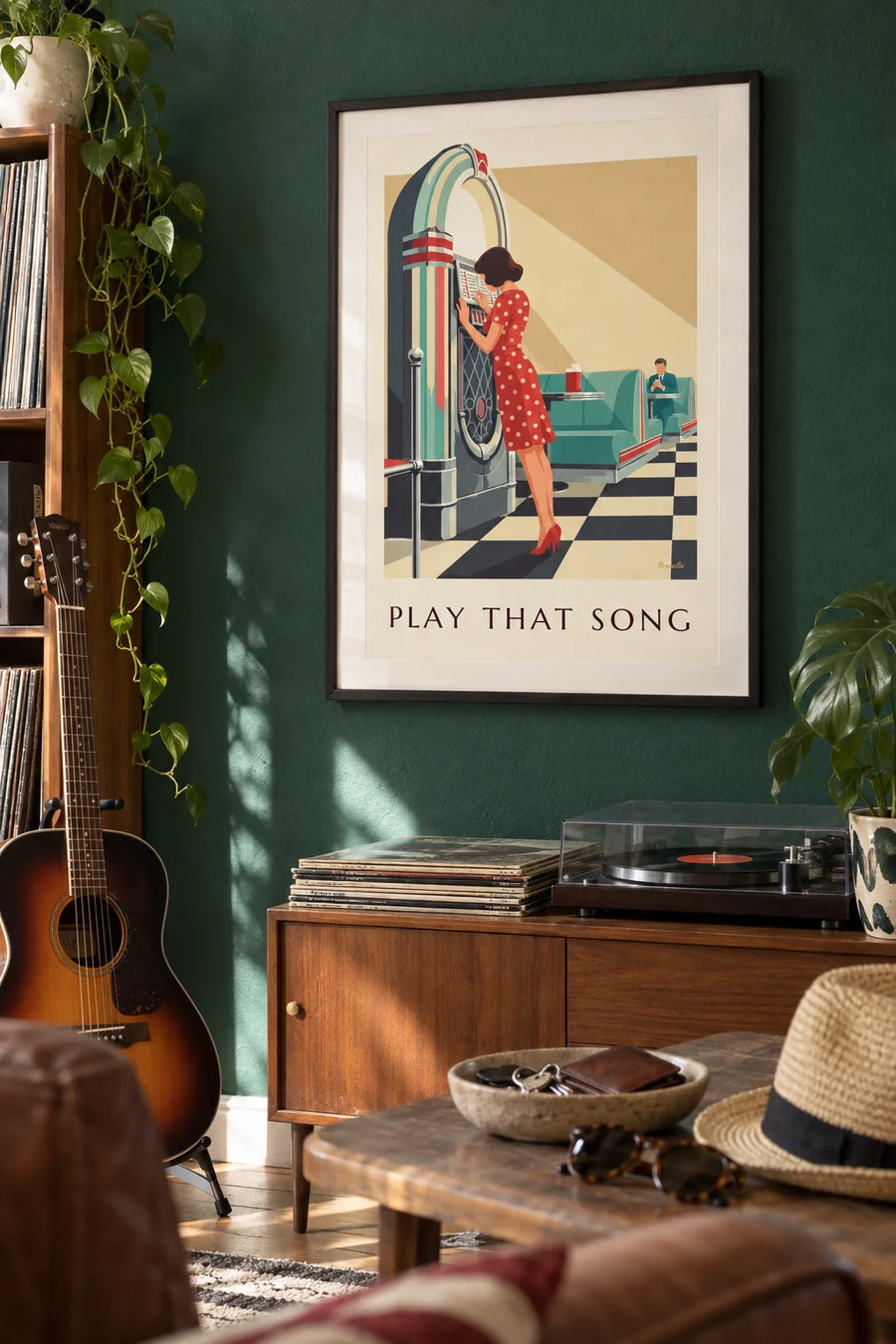 Affiche femme en robe à pois choisissant une chanson au jukebox : encadrée au mur