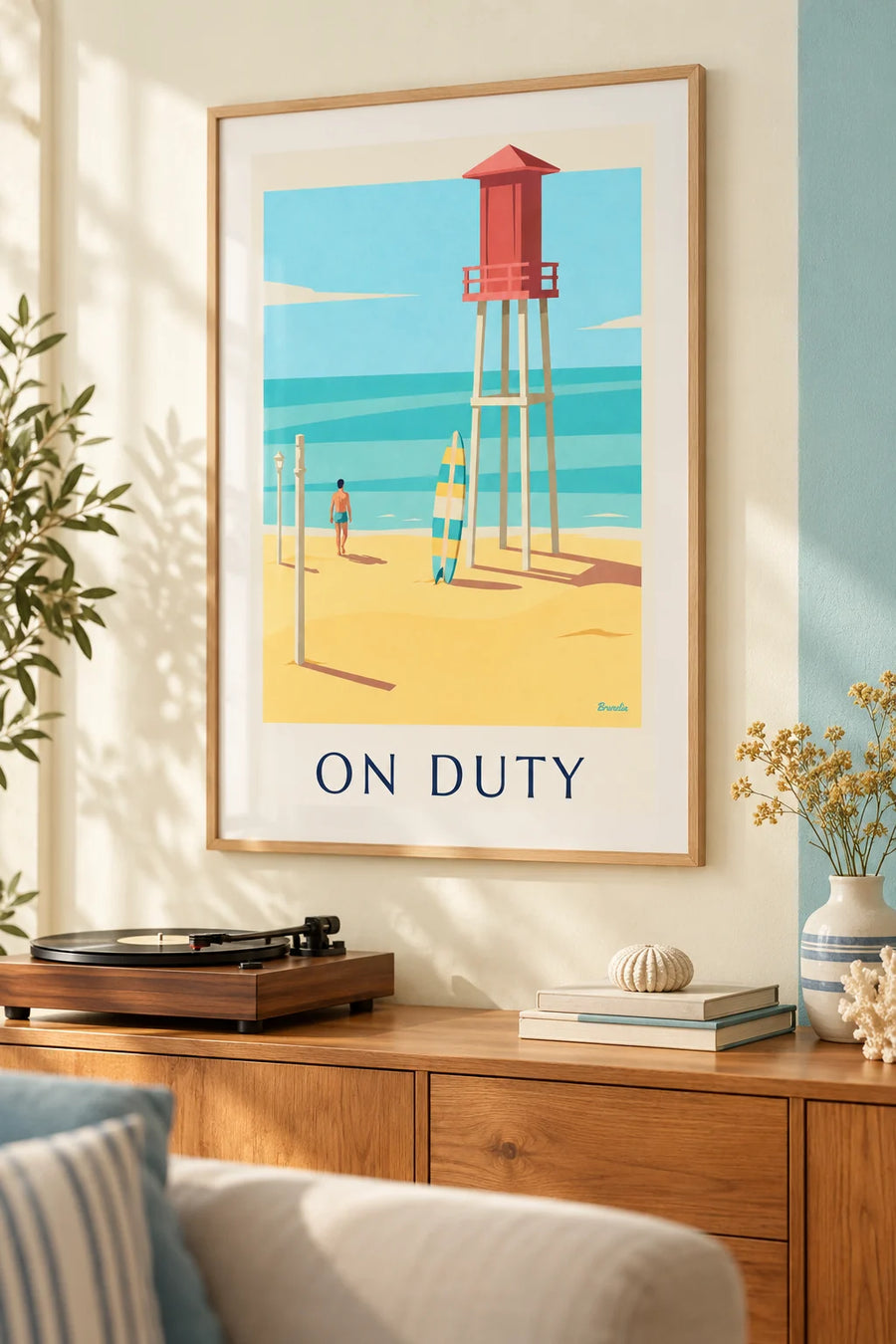 Poster tavola da surf e torretta del bagnino sulla spiaggia: incorniciato alla parete