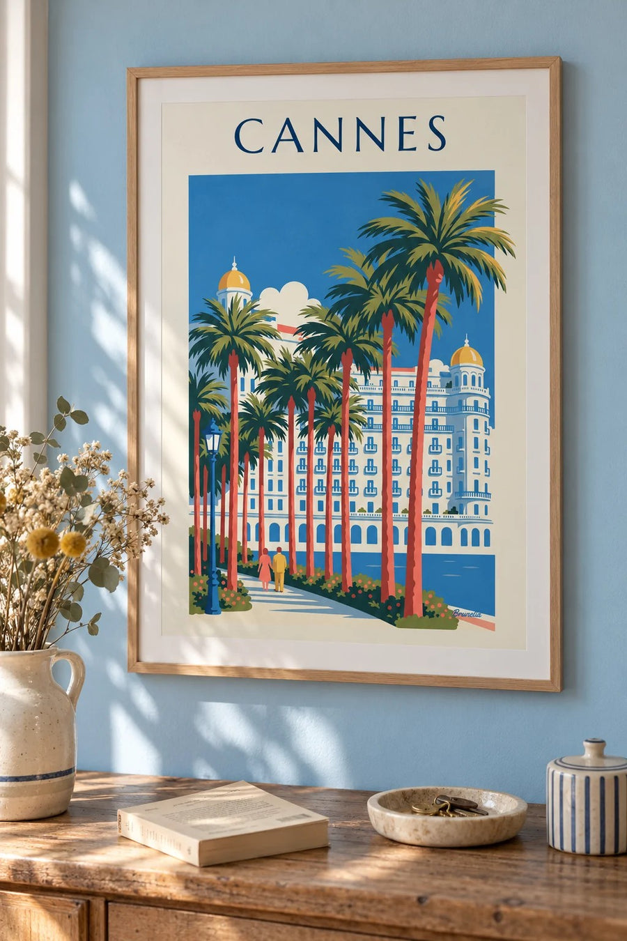 Affiche Croisette de Cannes, palmiers et palace : encadrée au mur