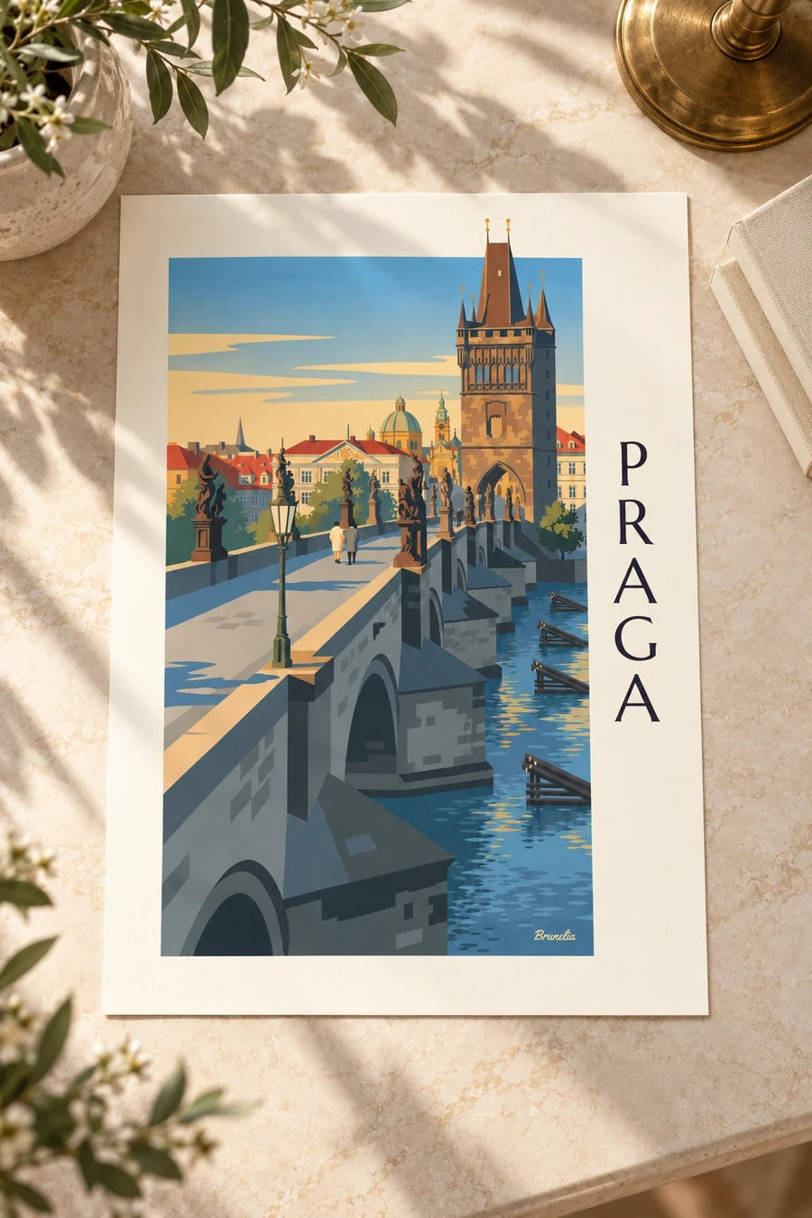 Poster Praga, ponte Carlo e torre gotica sulla Moldava: appoggiato su un tavolo