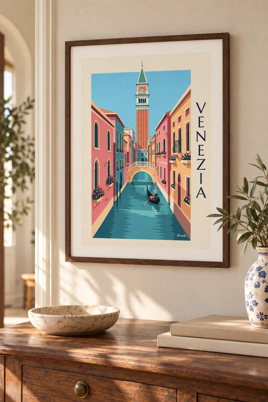 Poster gondoliere su un piccolo canale sotto il Campanile di Venezia: piccolo formato A4 incorniciato