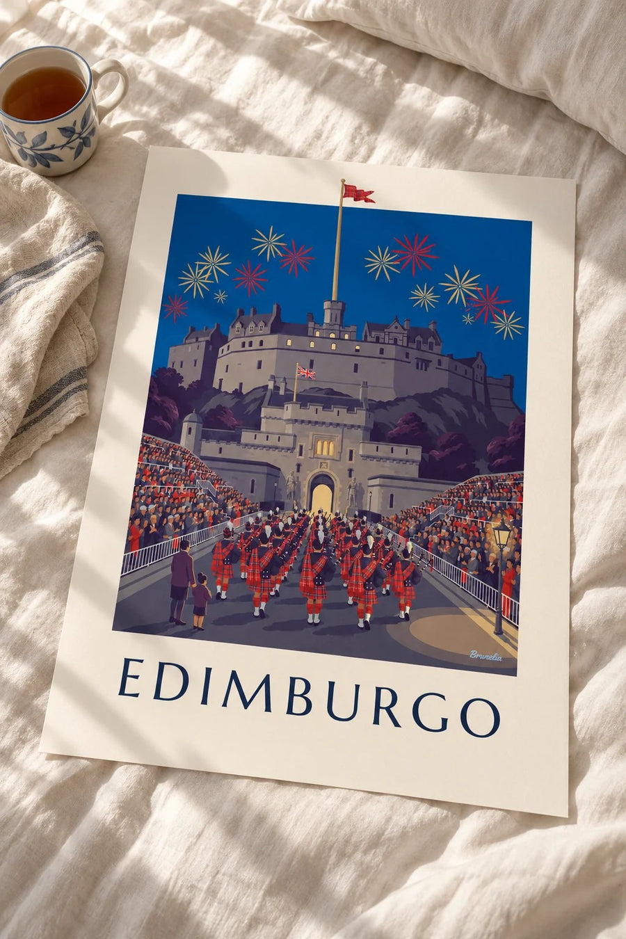 Poster Castello di Edimburgo e Military Tattoo di notte: appoggiato su un tavolo