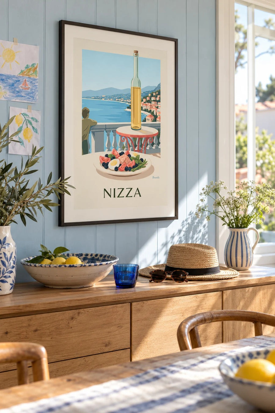 Poster insalata nizzarda su una terrazza di fronte al mare: incorniciato alla parete