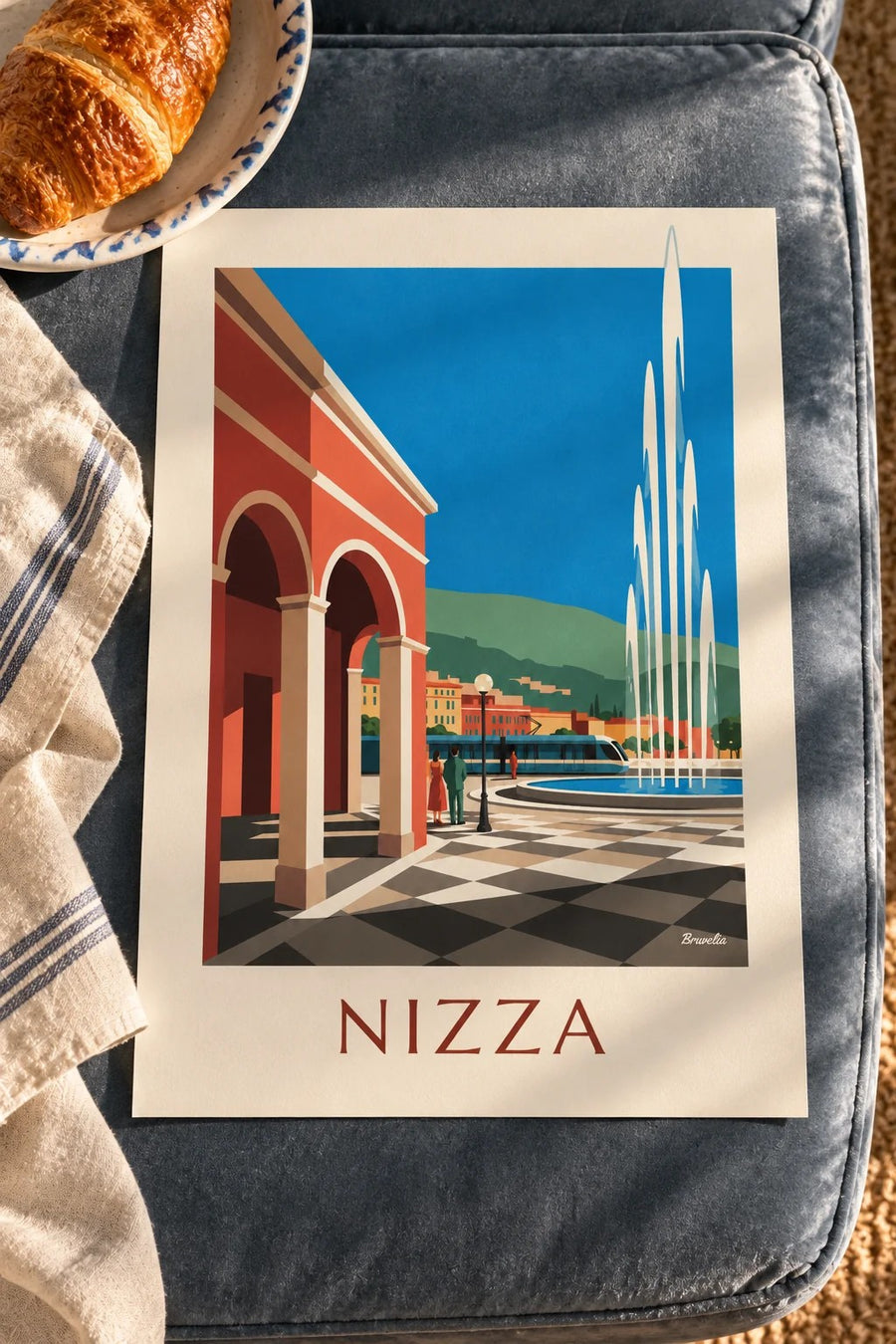 Poster Piazza Masséna e le sue facciate rosse a Nizza: appoggiato su un tavolo