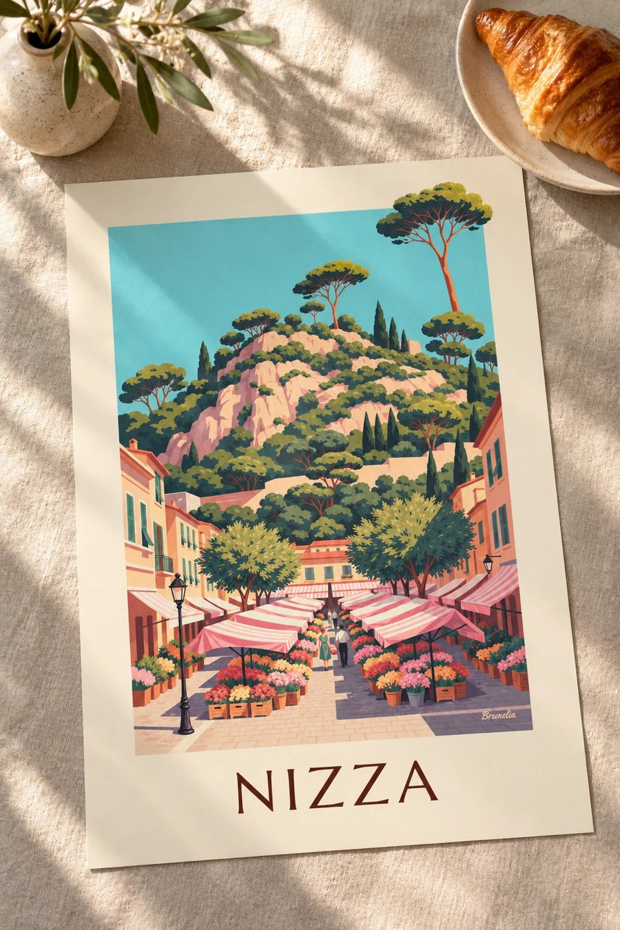 Poster mercato dei fiori del Cours Saleya a Nizza: appoggiato su un tavolo