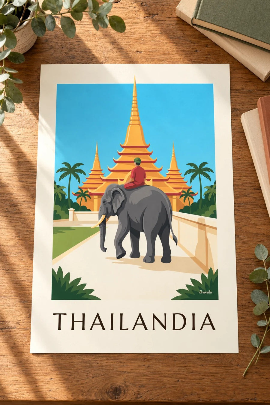 Poster elefante e pagode dorate in Thailandia: appoggiato su un tavolo