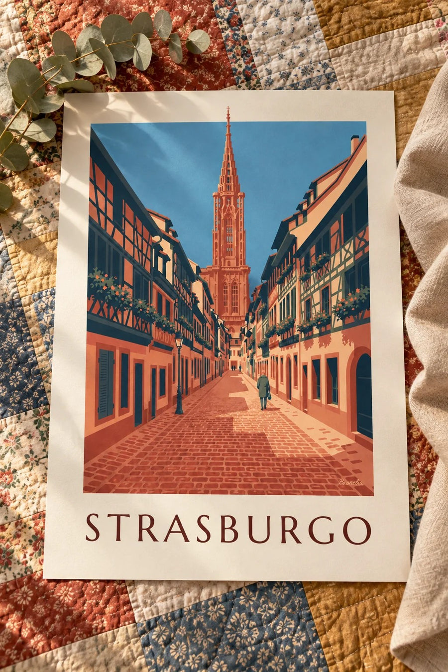 Poster vicolo acciottolato e cattedrale della vecchia Strasburgo: appoggiato su un tavolo