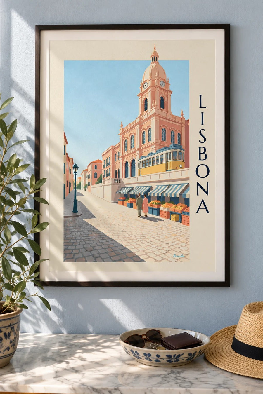 Poster mercato della Ribeira a Lisbona e tram giallo: incorniciato alla parete