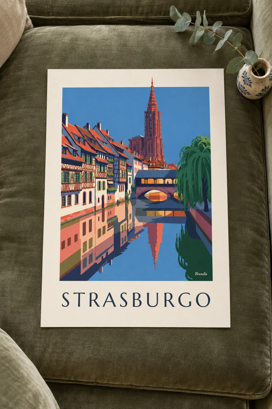 Poster case a graticcio e ponte coperto della Petite France a Strasburgo: appoggiato su un tavolo