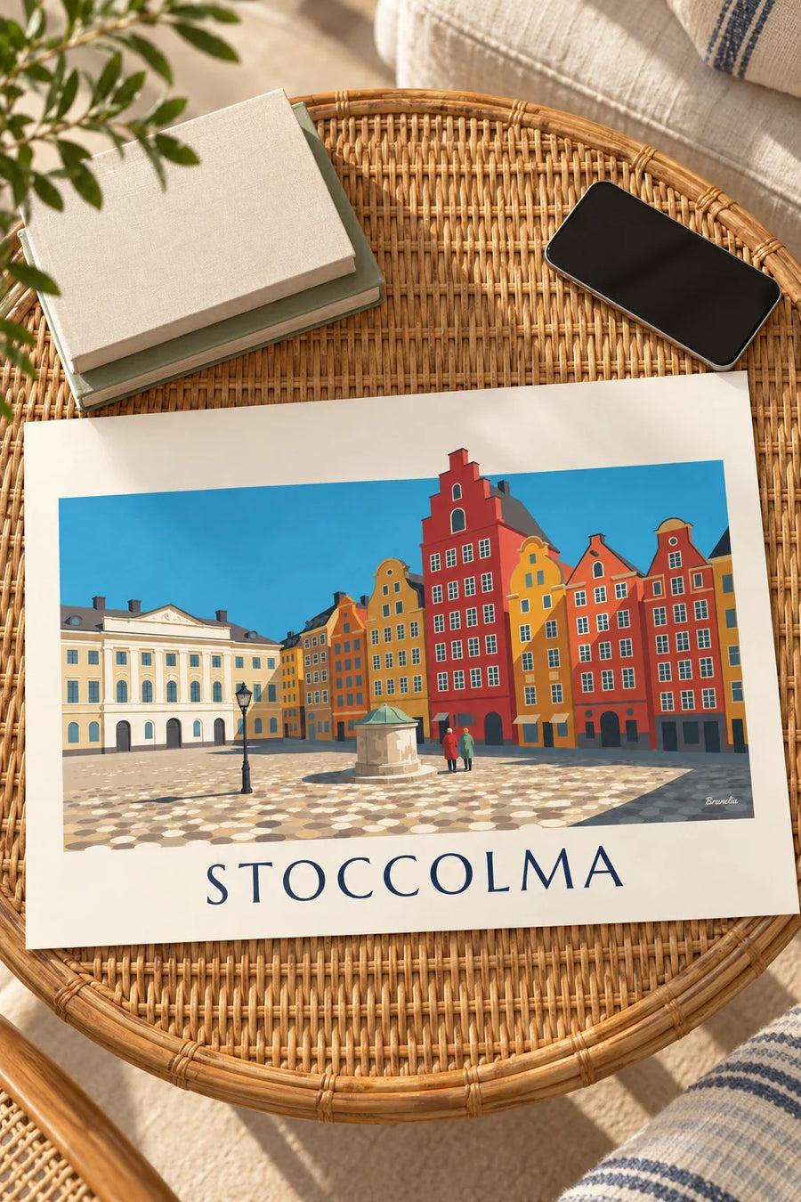 Poster facciate colorate di Stortorget a Gamla stan, Stoccolma: appoggiato su un tavolo