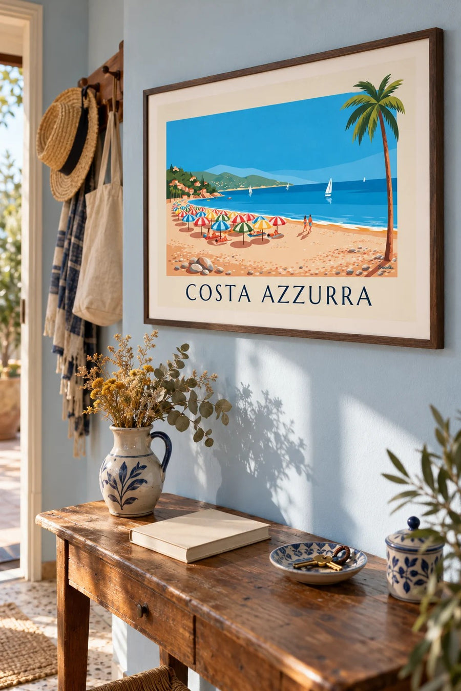 Poster ombrelloni colorati su una spiaggia di ciottoli della Costa Azzurra: incorniciato alla parete