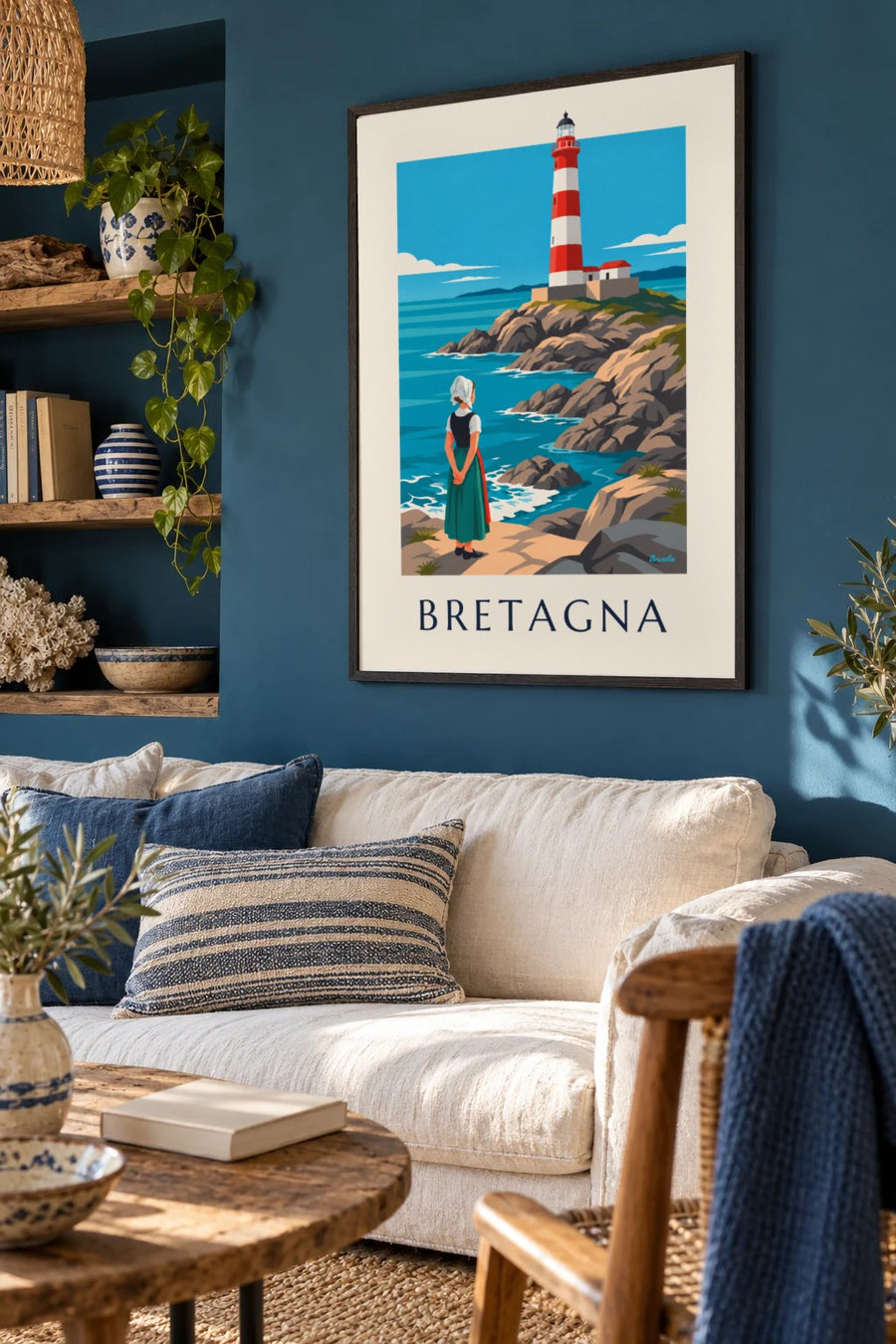 Poster donna con cuffia bretone davanti a un faro rosso e bianco: incorniciato alla parete