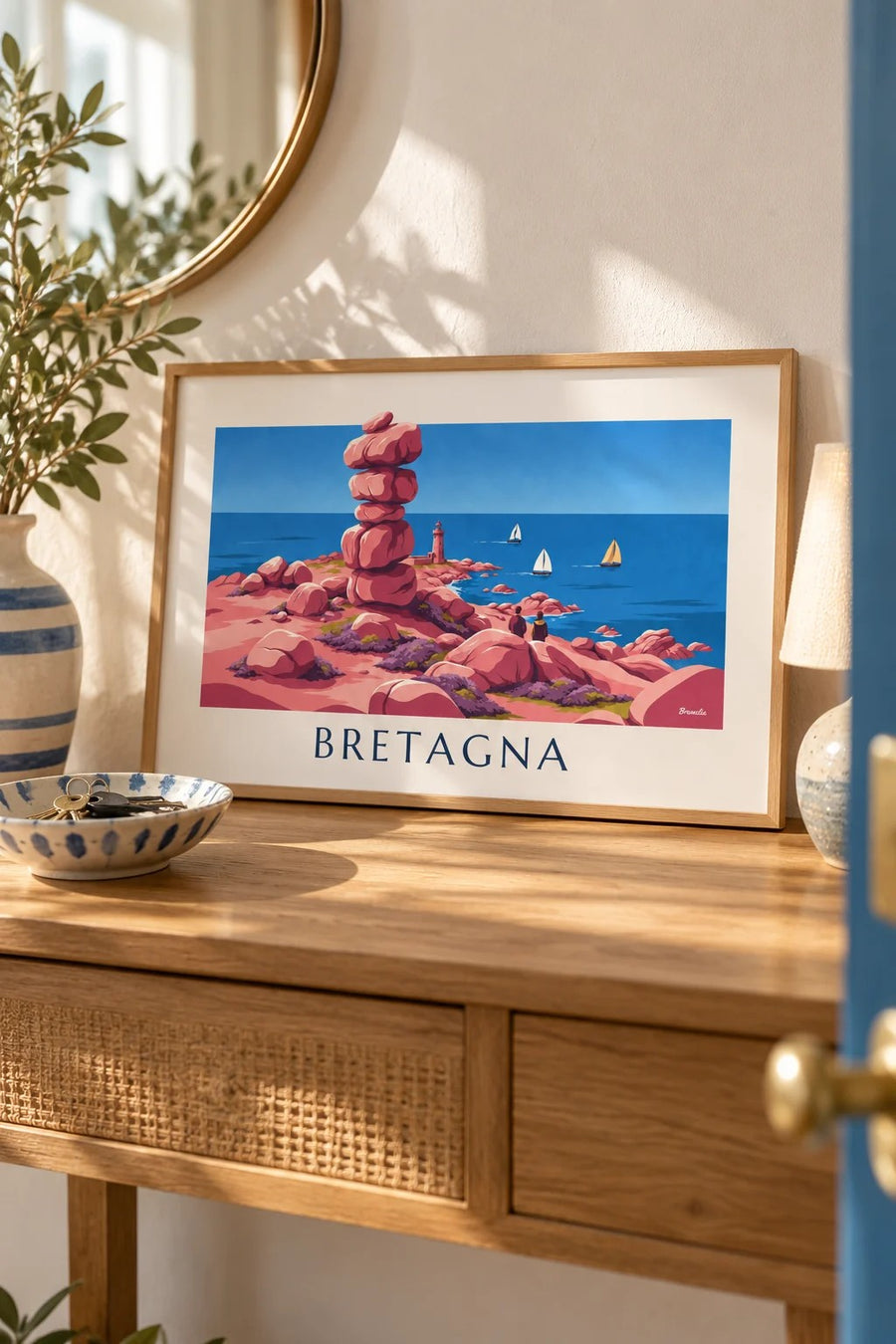 Poster costa di granito rosa, faro e barche a vela in Bretagna: formato piccolo A4 con cornice