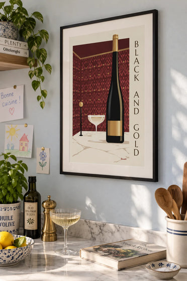 Affiche bouteille de champagne brut noir et or : encadrée au mur