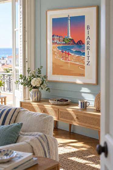 Poster surfisti e longboard davanti all'Hôtel du Palais a Biarritz: incorniciato a parete