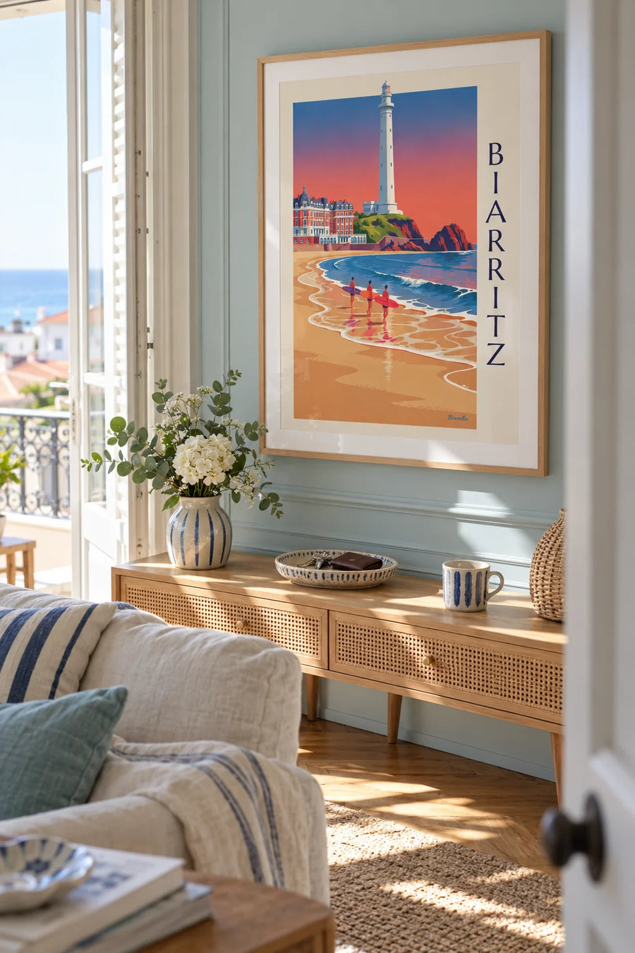 Poster surfisti e longboard davanti all'Hôtel du Palais a Biarritz: incorniciato a parete