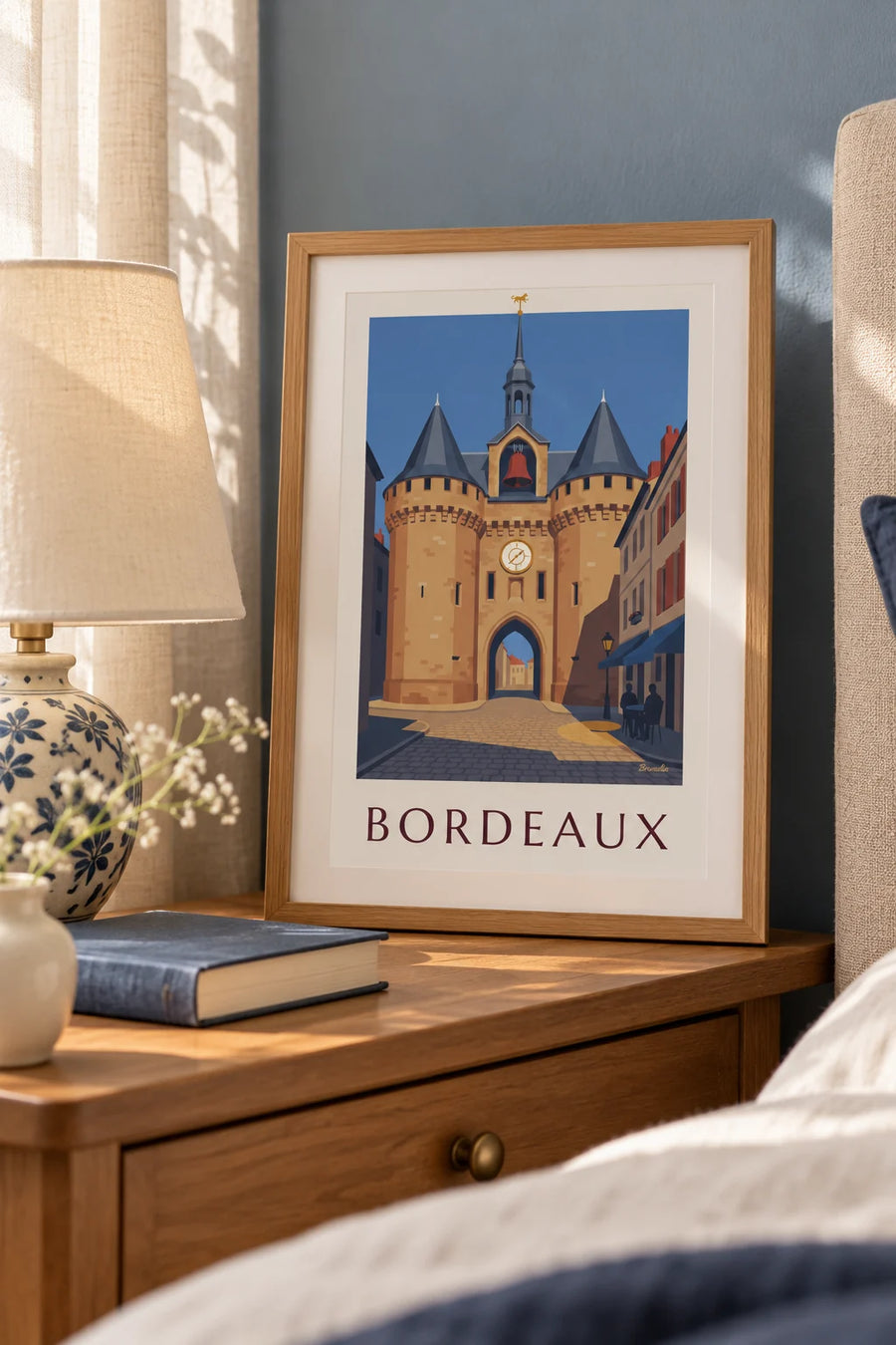 Poster Grosse Cloche di Bordeaux e terrazza di un caffè: formato piccolo A4 con cornice
