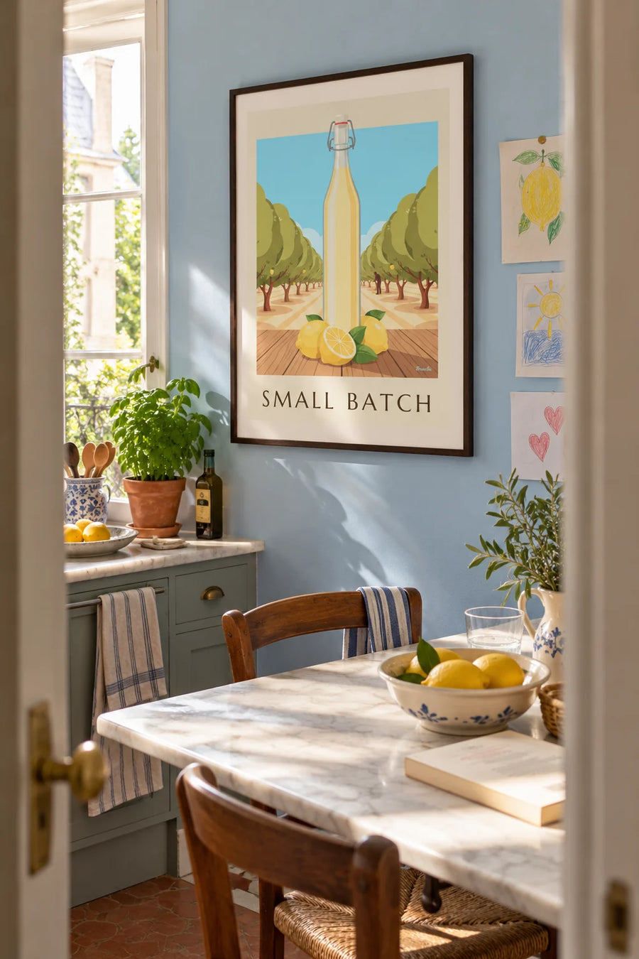 Poster bottiglia di limonata artigianale e limoni: incorniciato alla parete