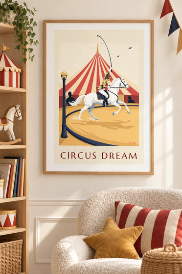 Poster cavallerizza su un cavallo bianco al galoppo sotto il tendone: incorniciato alla parete
