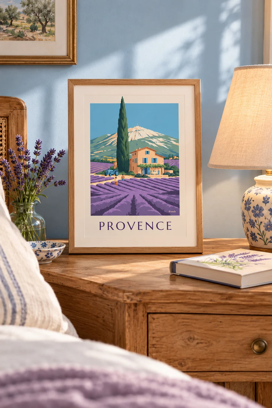Affiche mas provençal dans les champs de lavande : petit format A4 encadré